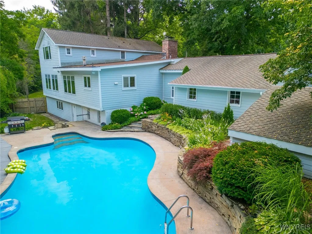PICTURESQUE HEATED GUNITE POOL- NEW WINTER COVER-NEW HEATER-NEW PUMP