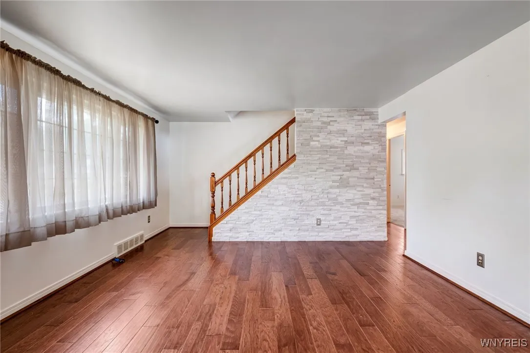150 Walter Avenue, Tonawanda, New York 14150, Tonawanda, New York 14150, 4 Bedrooms Bedrooms, 6 Rooms Rooms,2 BathroomsBathrooms,Residential Lease,For Rent,150 Walter Avenue, Tonawanda, New York 14150,B1621639