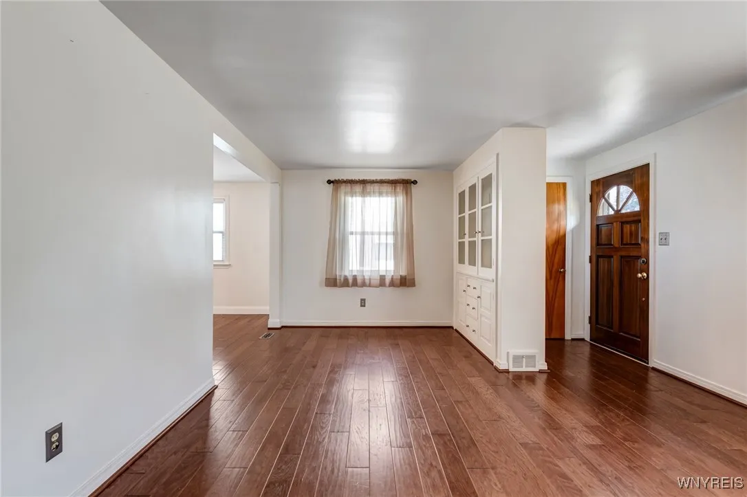 150 Walter Avenue, Tonawanda, New York 14150, Tonawanda, New York 14150, 4 Bedrooms Bedrooms, 6 Rooms Rooms,2 BathroomsBathrooms,Residential Lease,For Rent,150 Walter Avenue, Tonawanda, New York 14150,B1621639