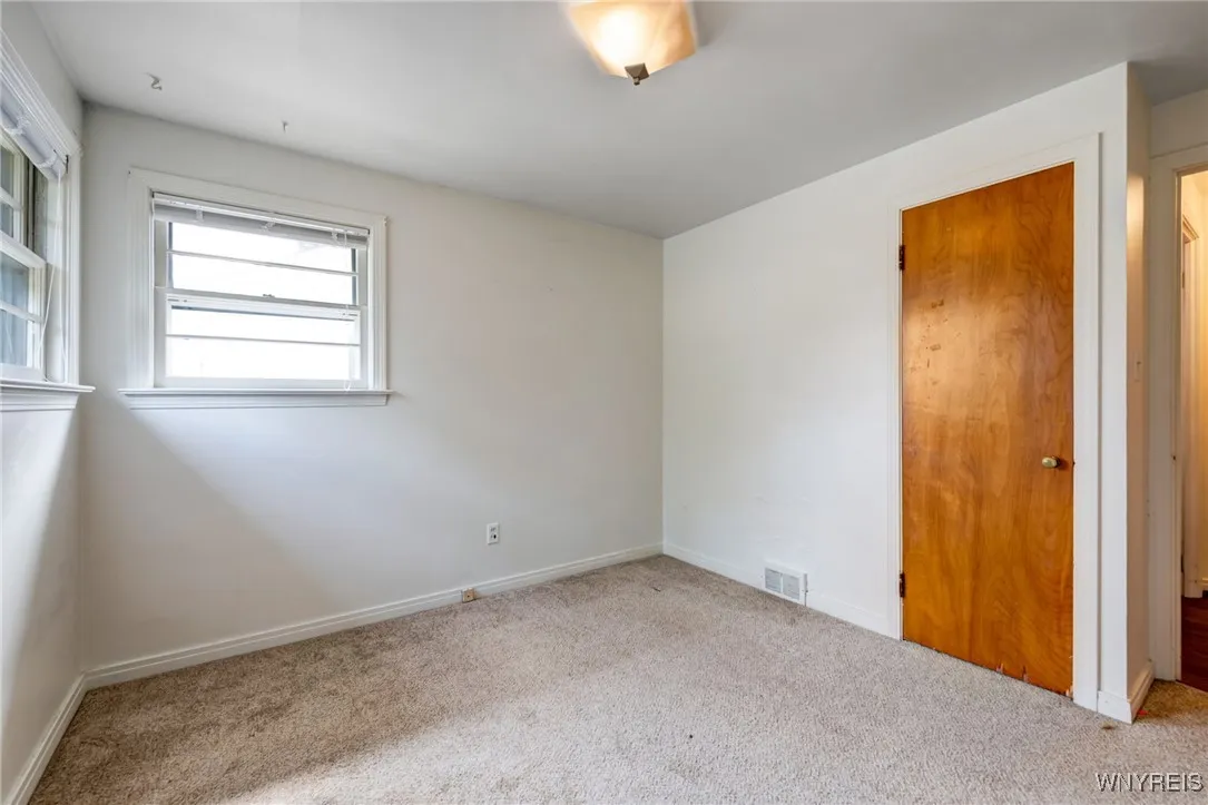 150 Walter Avenue, Tonawanda, New York 14150, Tonawanda, New York 14150, 4 Bedrooms Bedrooms, 6 Rooms Rooms,2 BathroomsBathrooms,Residential Lease,For Rent,150 Walter Avenue, Tonawanda, New York 14150,B1621639