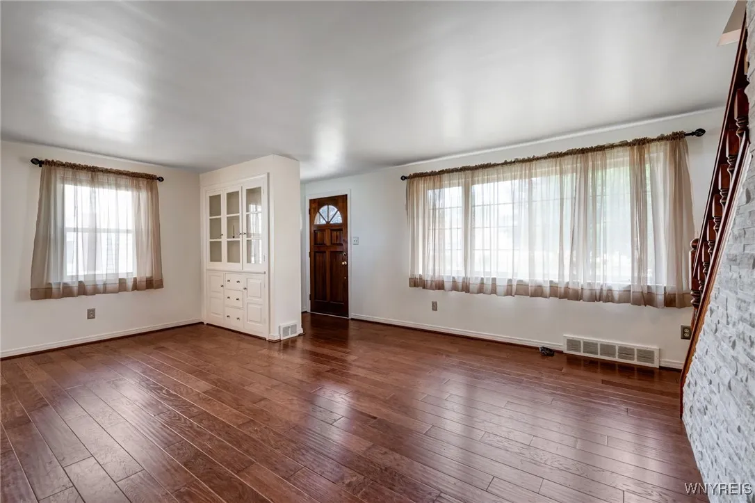 150 Walter Avenue, Tonawanda, New York 14150, Tonawanda, New York 14150, 4 Bedrooms Bedrooms, 6 Rooms Rooms,2 BathroomsBathrooms,Residential Lease,For Rent,150 Walter Avenue, Tonawanda, New York 14150,B1621639