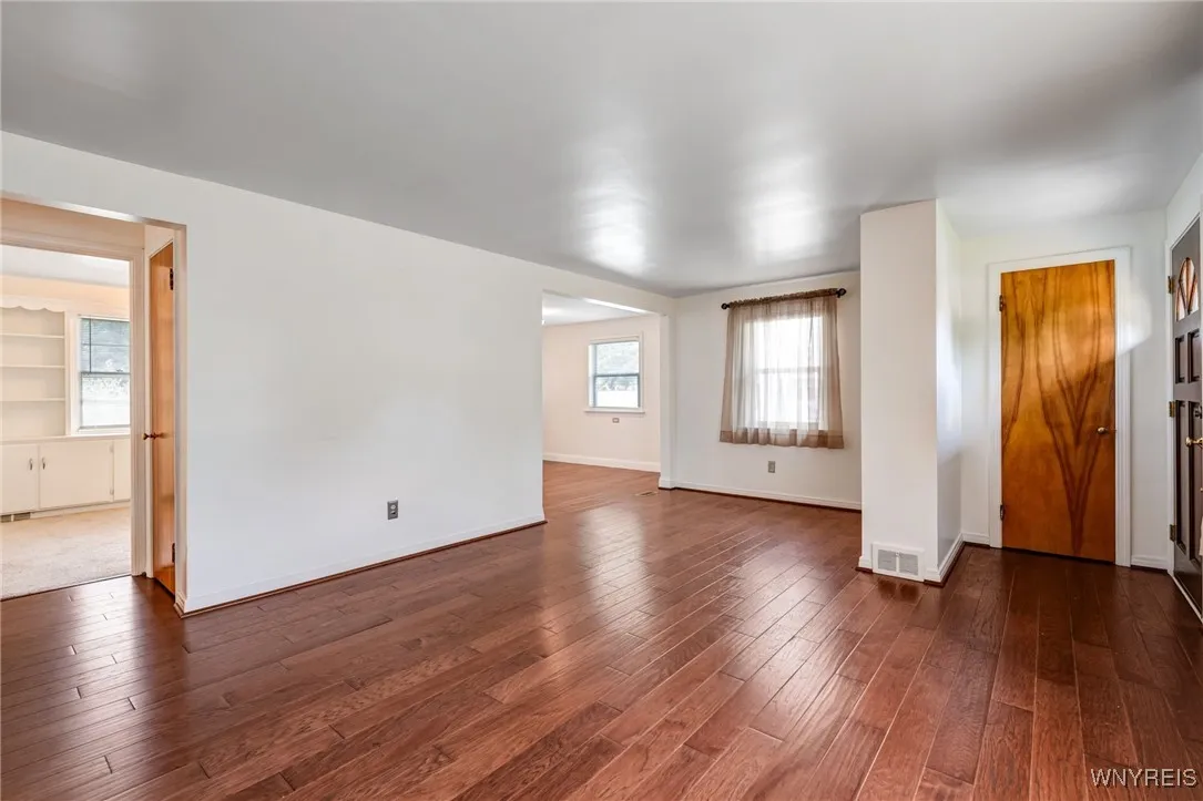 150 Walter Avenue, Tonawanda, New York 14150, Tonawanda, New York 14150, 4 Bedrooms Bedrooms, 6 Rooms Rooms,2 BathroomsBathrooms,Residential Lease,For Rent,150 Walter Avenue, Tonawanda, New York 14150,B1621639