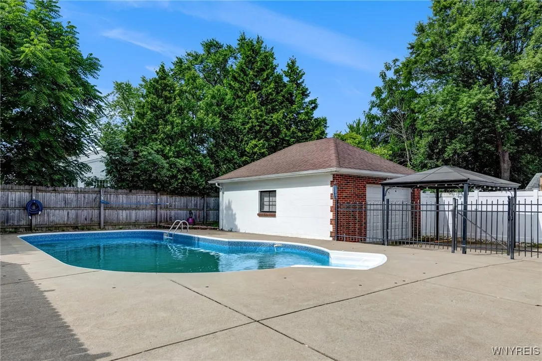 150 Walter Avenue, Tonawanda, New York 14150, Tonawanda, New York 14150, 4 Bedrooms Bedrooms, 6 Rooms Rooms,2 BathroomsBathrooms,Residential Lease,For Rent,150 Walter Avenue, Tonawanda, New York 14150,B1621639