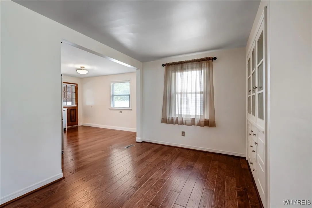 150 Walter Avenue, Tonawanda, New York 14150, Tonawanda, New York 14150, 4 Bedrooms Bedrooms, 6 Rooms Rooms,2 BathroomsBathrooms,Residential Lease,For Rent,150 Walter Avenue, Tonawanda, New York 14150,B1621639