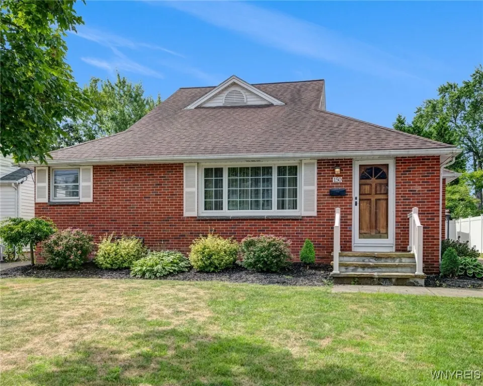 150 Walter Avenue, Tonawanda, New York 14150, Tonawanda, New York 14150, 4 Bedrooms Bedrooms, 6 Rooms Rooms,2 BathroomsBathrooms,Residential Lease,For Rent,150 Walter Avenue, Tonawanda, New York 14150,B1621639