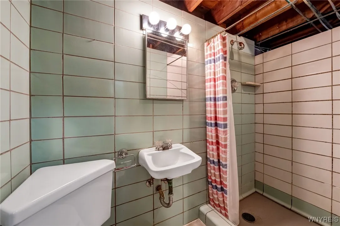 150 Walter Avenue, Tonawanda, New York 14150, Tonawanda, New York 14150, 4 Bedrooms Bedrooms, 6 Rooms Rooms,2 BathroomsBathrooms,Residential Lease,For Rent,150 Walter Avenue, Tonawanda, New York 14150,B1621639