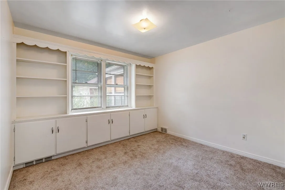 150 Walter Avenue, Tonawanda, New York 14150, Tonawanda, New York 14150, 4 Bedrooms Bedrooms, 6 Rooms Rooms,2 BathroomsBathrooms,Residential Lease,For Rent,150 Walter Avenue, Tonawanda, New York 14150,B1621639