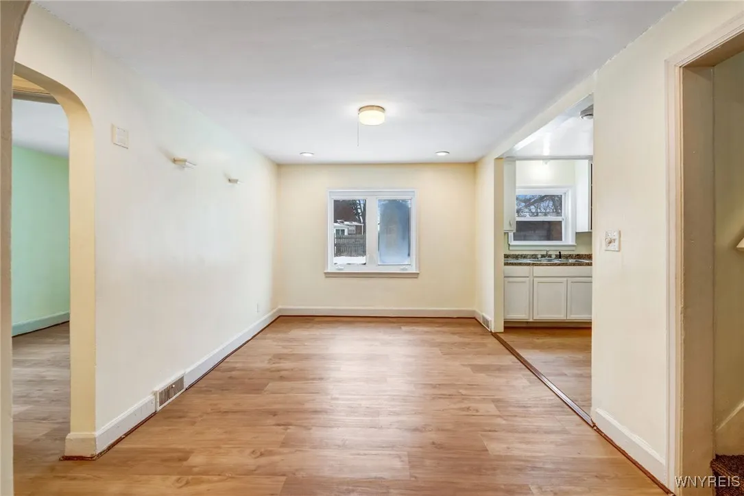 321 Eggert Road, Cheektowaga, New York 14215, Cheektowaga, New York 14215, 4 Bedrooms Bedrooms, 7 Rooms Rooms,1 BathroomBathrooms,Residential Lease,For Rent,321 Eggert Road, Cheektowaga, New York 14215,B1621628