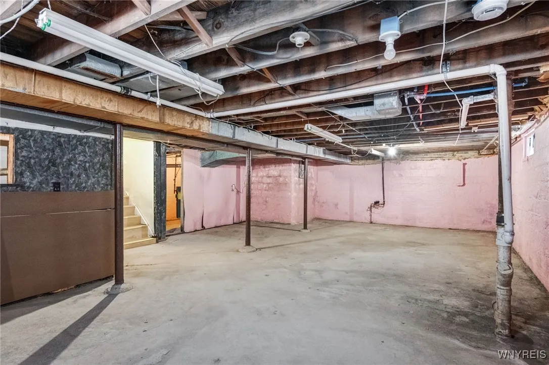 321 Eggert Road, Cheektowaga, New York 14215, Cheektowaga, New York 14215, 4 Bedrooms Bedrooms, 7 Rooms Rooms,1 BathroomBathrooms,Residential Lease,For Rent,321 Eggert Road, Cheektowaga, New York 14215,B1621628