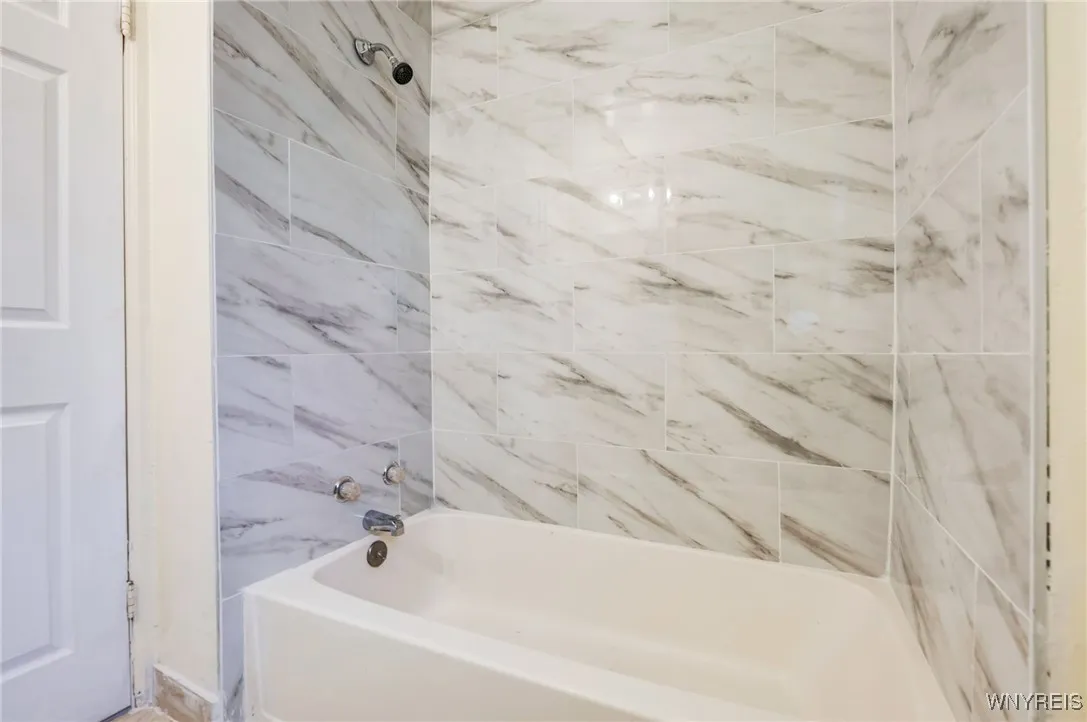 321 Eggert Road, Cheektowaga, New York 14215, Cheektowaga, New York 14215, 4 Bedrooms Bedrooms, 7 Rooms Rooms,1 BathroomBathrooms,Residential Lease,For Rent,321 Eggert Road, Cheektowaga, New York 14215,B1621628