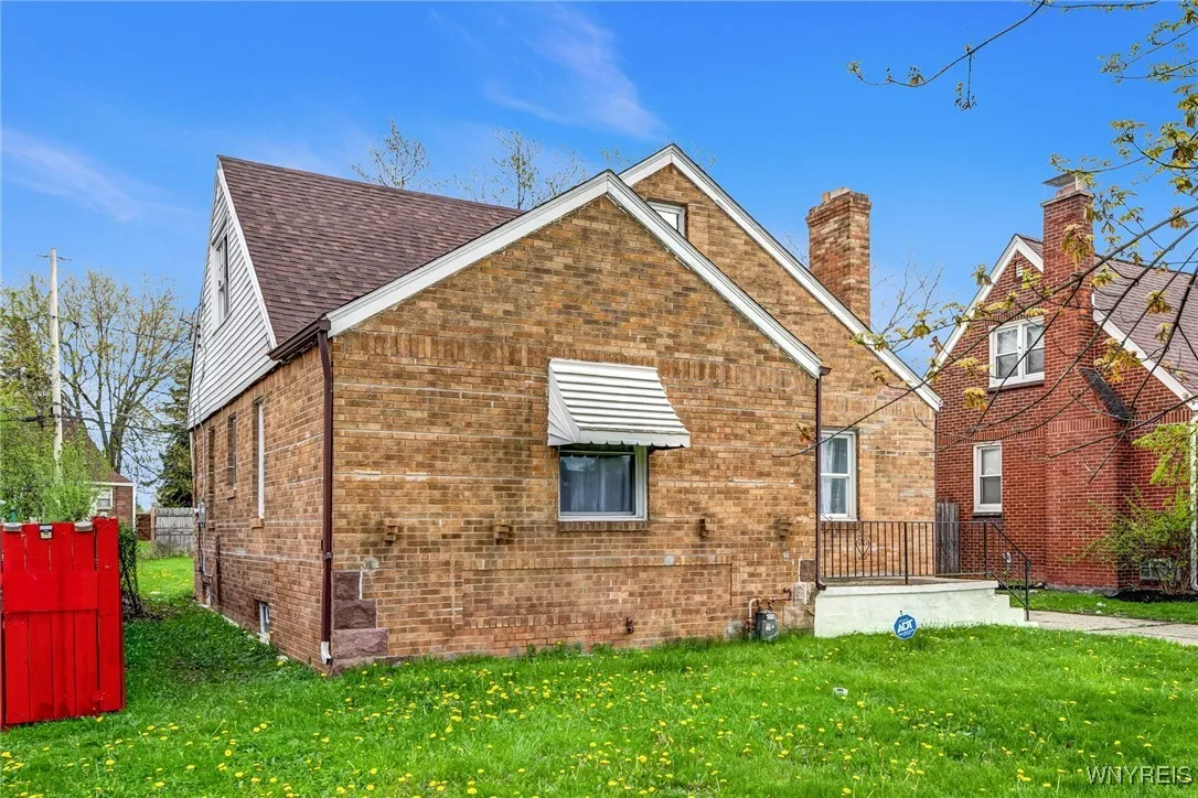 321 Eggert Road, Cheektowaga, New York 14215, Cheektowaga, New York 14215, 4 Bedrooms Bedrooms, 7 Rooms Rooms,1 BathroomBathrooms,Residential Lease,For Rent,321 Eggert Road, Cheektowaga, New York 14215,B1621628