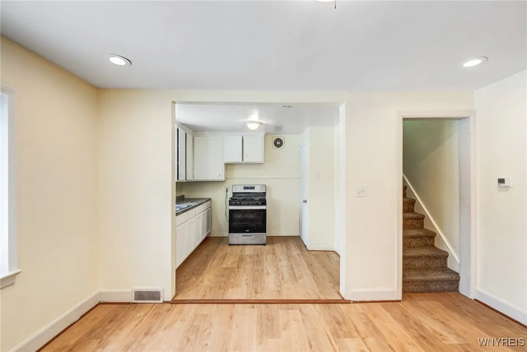321 Eggert Road, Cheektowaga, New York 14215, Cheektowaga, New York 14215, 4 Bedrooms Bedrooms, 7 Rooms Rooms,1 BathroomBathrooms,Residential Lease,For Rent,321 Eggert Road, Cheektowaga, New York 14215,B1621628