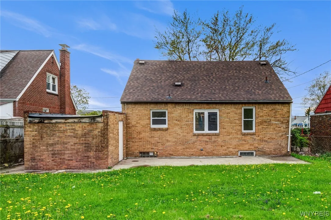 321 Eggert Road, Cheektowaga, New York 14215, Cheektowaga, New York 14215, 4 Bedrooms Bedrooms, 7 Rooms Rooms,1 BathroomBathrooms,Residential Lease,For Rent,321 Eggert Road, Cheektowaga, New York 14215,B1621628
