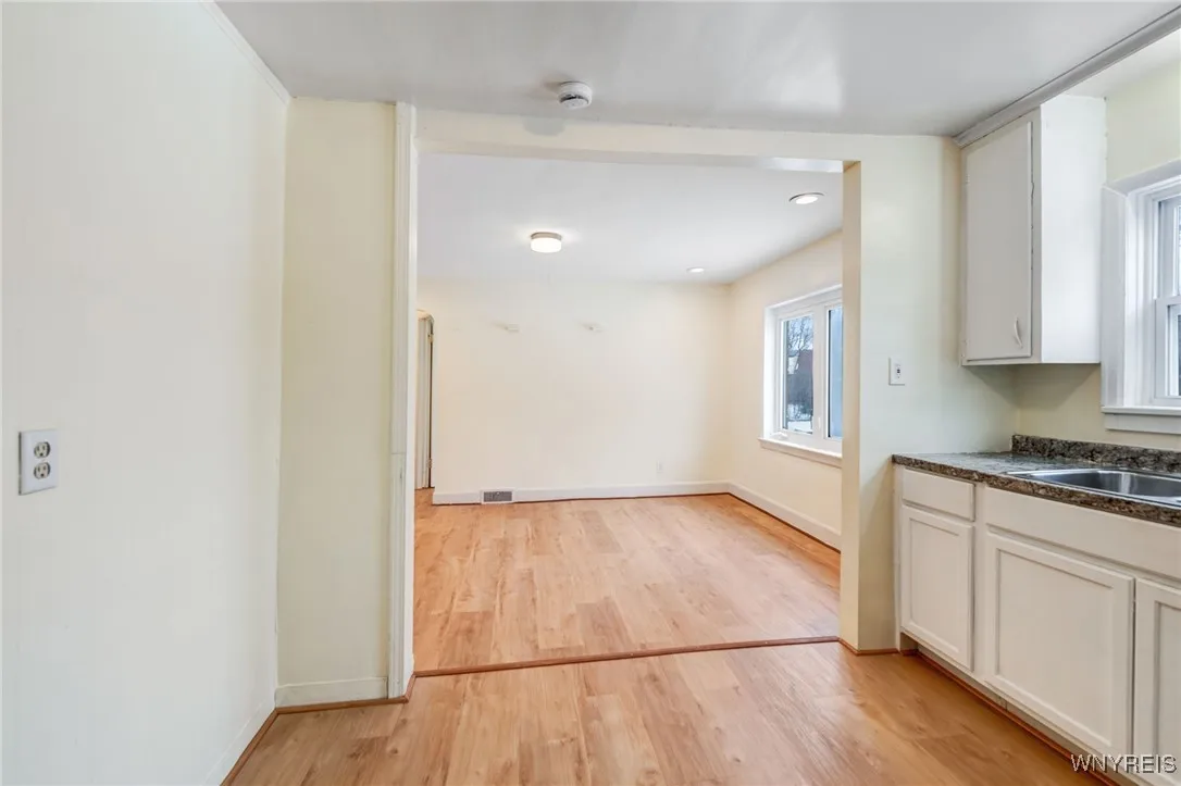 321 Eggert Road, Cheektowaga, New York 14215, Cheektowaga, New York 14215, 4 Bedrooms Bedrooms, 7 Rooms Rooms,1 BathroomBathrooms,Residential Lease,For Rent,321 Eggert Road, Cheektowaga, New York 14215,B1621628