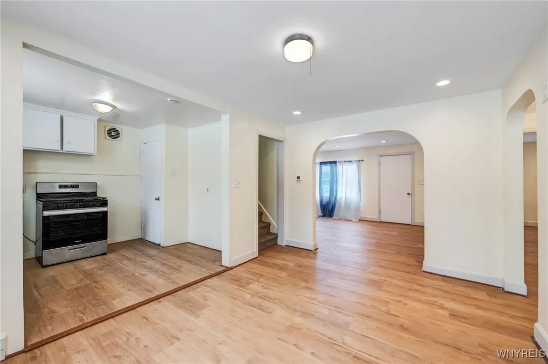 321 Eggert Road, Cheektowaga, New York 14215, Cheektowaga, New York 14215, 4 Bedrooms Bedrooms, 7 Rooms Rooms,1 BathroomBathrooms,Residential Lease,For Rent,321 Eggert Road, Cheektowaga, New York 14215,B1621628