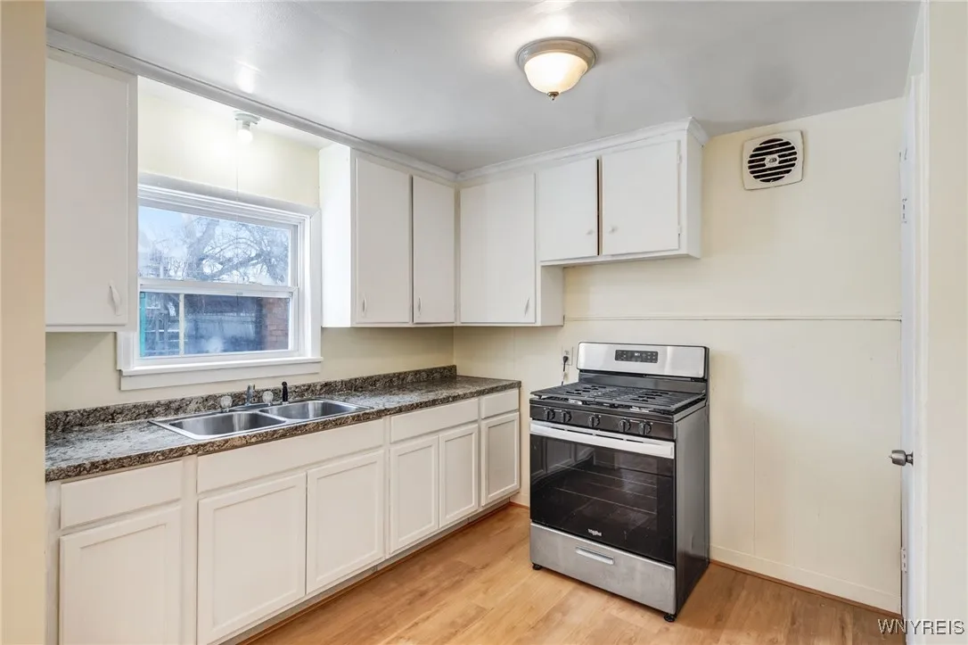 321 Eggert Road, Cheektowaga, New York 14215, Cheektowaga, New York 14215, 4 Bedrooms Bedrooms, 7 Rooms Rooms,1 BathroomBathrooms,Residential Lease,For Rent,321 Eggert Road, Cheektowaga, New York 14215,B1621628
