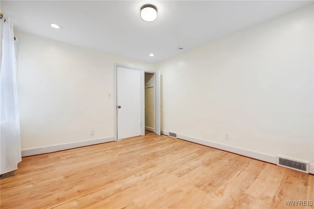 321 Eggert Road, Cheektowaga, New York 14215, Cheektowaga, New York 14215, 4 Bedrooms Bedrooms, 7 Rooms Rooms,1 BathroomBathrooms,Residential Lease,For Rent,321 Eggert Road, Cheektowaga, New York 14215,B1621628