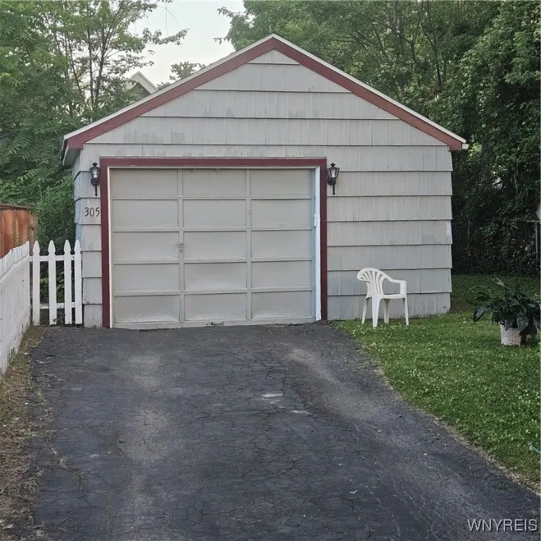 305 Warwick Ave Avenue, Buffalo, New York 14215, Buffalo, New York 14215, 5 Bedrooms Bedrooms, 8 Rooms Rooms,1 BathroomBathrooms,Residential,For Sale,305 Warwick Ave Avenue, Buffalo, New York 14215,B1621457