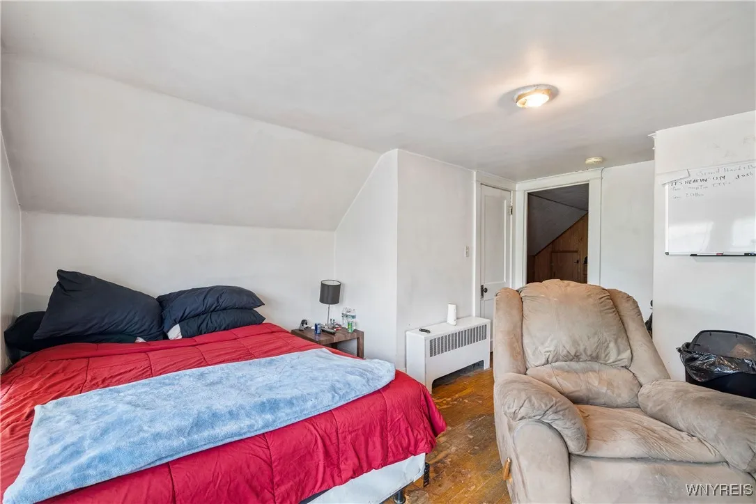 305 Warwick Ave Avenue, Buffalo, New York 14215, Buffalo, New York 14215, 5 Bedrooms Bedrooms, 8 Rooms Rooms,1 BathroomBathrooms,Residential,For Sale,305 Warwick Ave Avenue, Buffalo, New York 14215,B1621457
