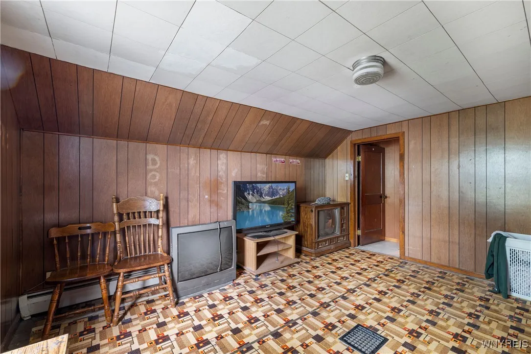 305 Warwick Ave Avenue, Buffalo, New York 14215, Buffalo, New York 14215, 5 Bedrooms Bedrooms, 8 Rooms Rooms,1 BathroomBathrooms,Residential,For Sale,305 Warwick Ave Avenue, Buffalo, New York 14215,B1621457