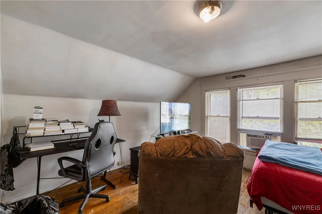 305 Warwick Ave Avenue, Buffalo, New York 14215, Buffalo, New York 14215, 5 Bedrooms Bedrooms, 8 Rooms Rooms,1 BathroomBathrooms,Residential,For Sale,305 Warwick Ave Avenue, Buffalo, New York 14215,B1621457