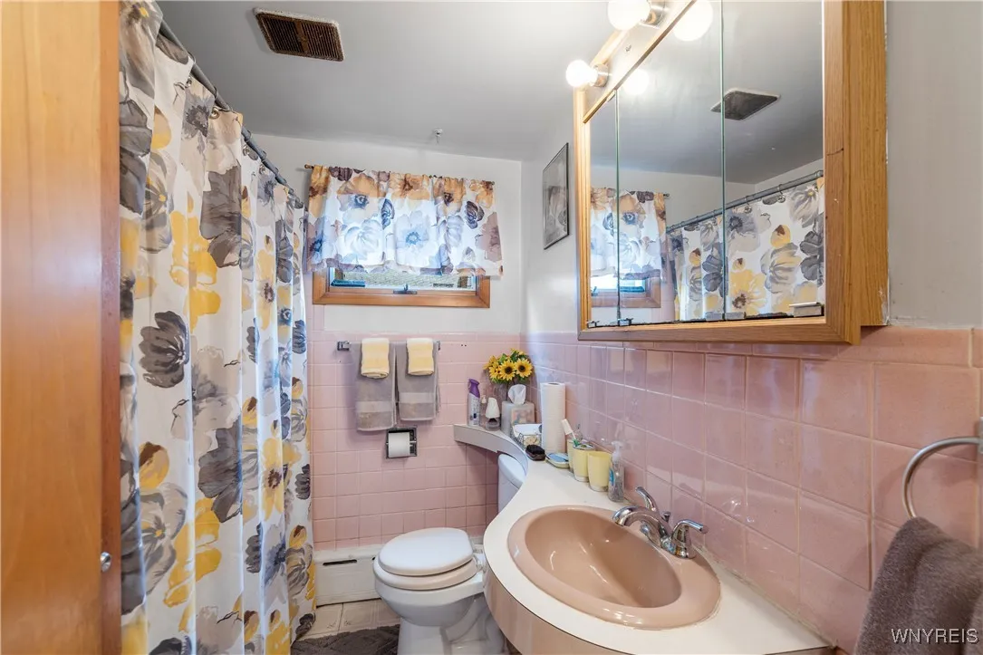 305 Warwick Ave Avenue, Buffalo, New York 14215, Buffalo, New York 14215, 5 Bedrooms Bedrooms, 8 Rooms Rooms,1 BathroomBathrooms,Residential,For Sale,305 Warwick Ave Avenue, Buffalo, New York 14215,B1621457