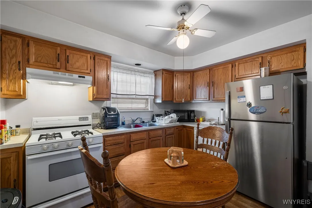 305 Warwick Ave Avenue, Buffalo, New York 14215, Buffalo, New York 14215, 5 Bedrooms Bedrooms, 8 Rooms Rooms,1 BathroomBathrooms,Residential,For Sale,305 Warwick Ave Avenue, Buffalo, New York 14215,B1621457