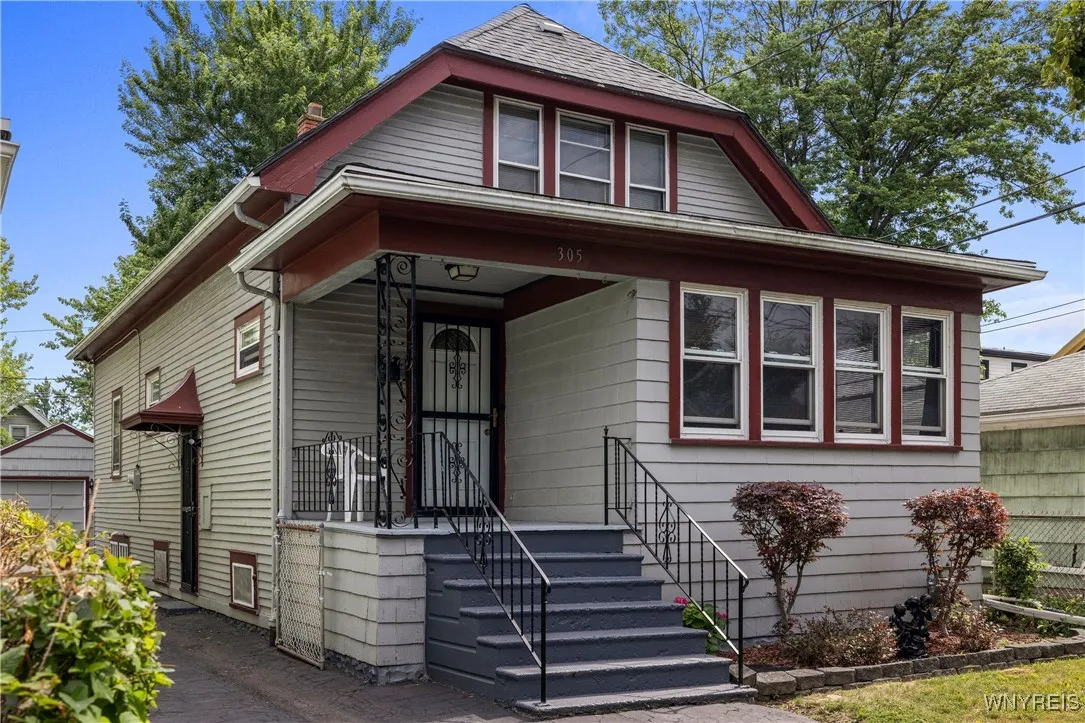 305 Warwick Ave Avenue, Buffalo, New York 14215, Buffalo, New York 14215, 5 Bedrooms Bedrooms, 8 Rooms Rooms,1 BathroomBathrooms,Residential,For Sale,305 Warwick Ave Avenue, Buffalo, New York 14215,B1621457