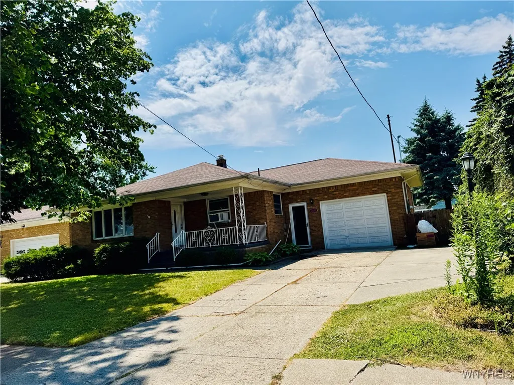 268 Cass Avenue, Cheektowaga, New York 14206, Cheektowaga, New York 14206, 3 Bedrooms Bedrooms, 5 Rooms Rooms,2 BathroomsBathrooms,Residential Lease,For Rent,268 Cass Avenue, Cheektowaga, New York 14206,B1621881