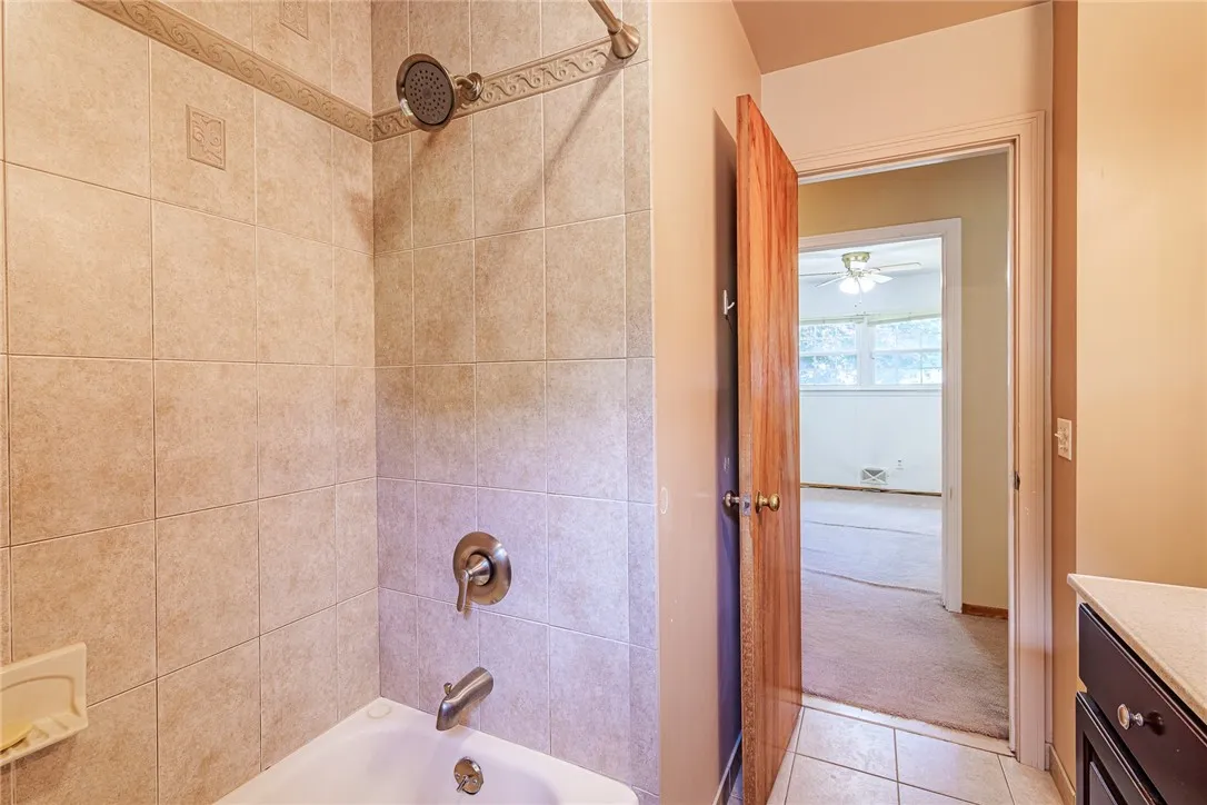 838 Chestnut Bend, Webster, New York 14580, Webster, New York 14580, 3 Bedrooms Bedrooms, 7 Rooms Rooms,2 BathroomsBathrooms,Residential,For Sale,838 Chestnut Bend, Webster, New York 14580,R1621186