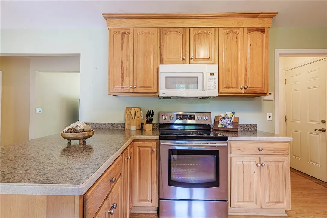 838 Chestnut Bend, Webster, New York 14580, Webster, New York 14580, 3 Bedrooms Bedrooms, 7 Rooms Rooms,2 BathroomsBathrooms,Residential,For Sale,838 Chestnut Bend, Webster, New York 14580,R1621186