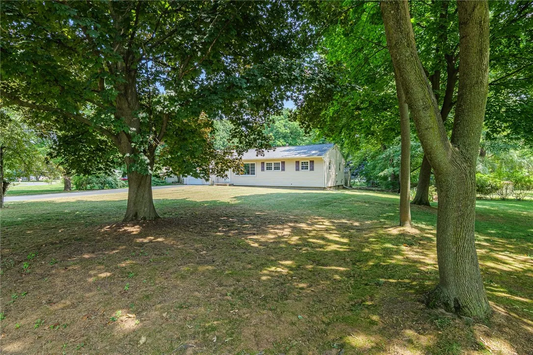 838 Chestnut Bend, Webster, New York 14580, Webster, New York 14580, 3 Bedrooms Bedrooms, 7 Rooms Rooms,2 BathroomsBathrooms,Residential,For Sale,838 Chestnut Bend, Webster, New York 14580,R1621186