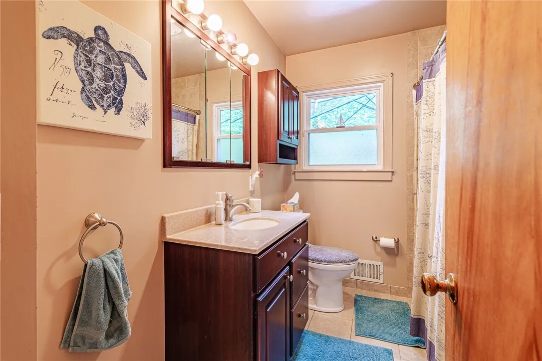838 Chestnut Bend, Webster, New York 14580, Webster, New York 14580, 3 Bedrooms Bedrooms, 7 Rooms Rooms,2 BathroomsBathrooms,Residential,For Sale,838 Chestnut Bend, Webster, New York 14580,R1621186