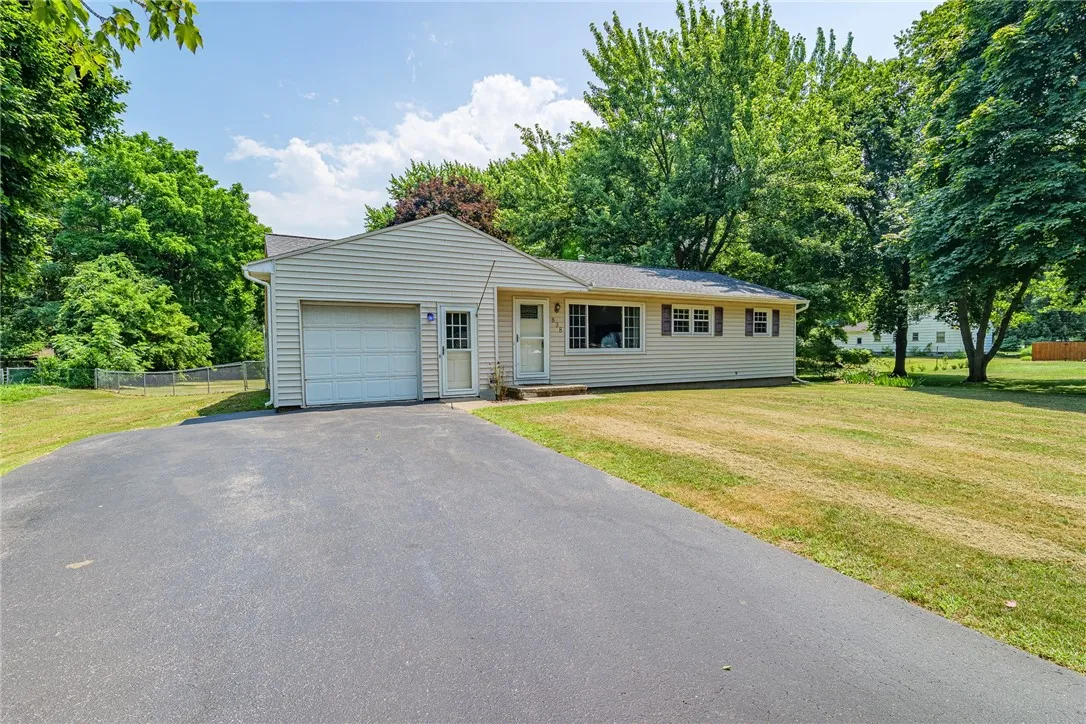 838 Chestnut Bend, Webster, New York 14580, Webster, New York 14580, 3 Bedrooms Bedrooms, 7 Rooms Rooms,2 BathroomsBathrooms,Residential,For Sale,838 Chestnut Bend, Webster, New York 14580,R1621186