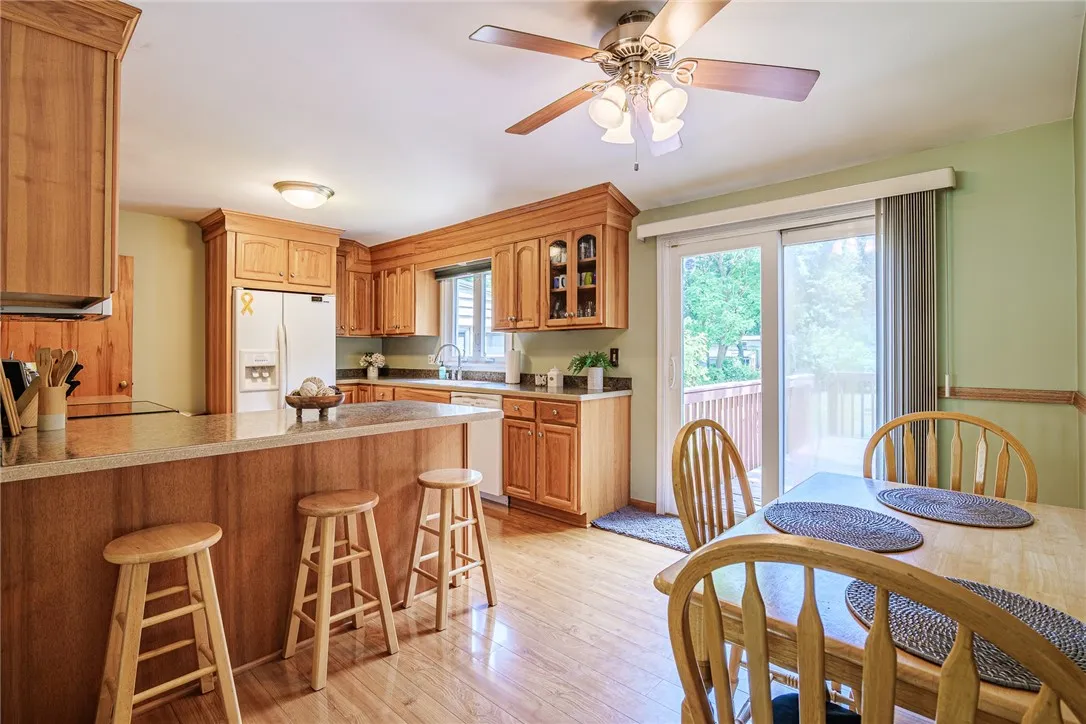 838 Chestnut Bend, Webster, New York 14580, Webster, New York 14580, 3 Bedrooms Bedrooms, 7 Rooms Rooms,2 BathroomsBathrooms,Residential,For Sale,838 Chestnut Bend, Webster, New York 14580,R1621186