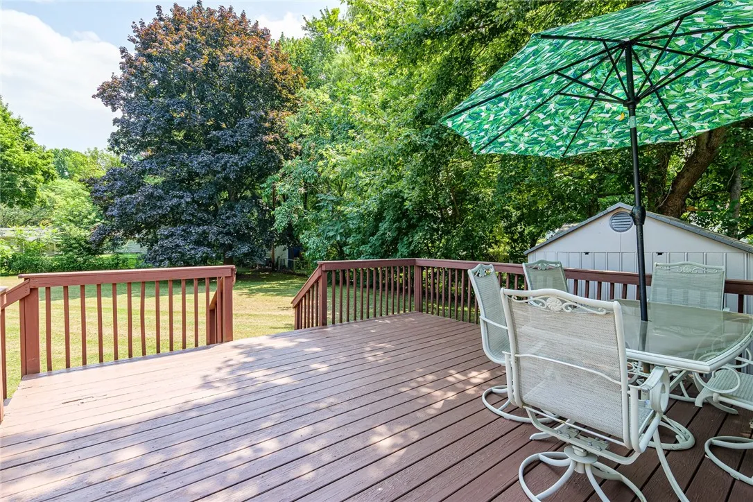 838 Chestnut Bend, Webster, New York 14580, Webster, New York 14580, 3 Bedrooms Bedrooms, 7 Rooms Rooms,2 BathroomsBathrooms,Residential,For Sale,838 Chestnut Bend, Webster, New York 14580,R1621186
