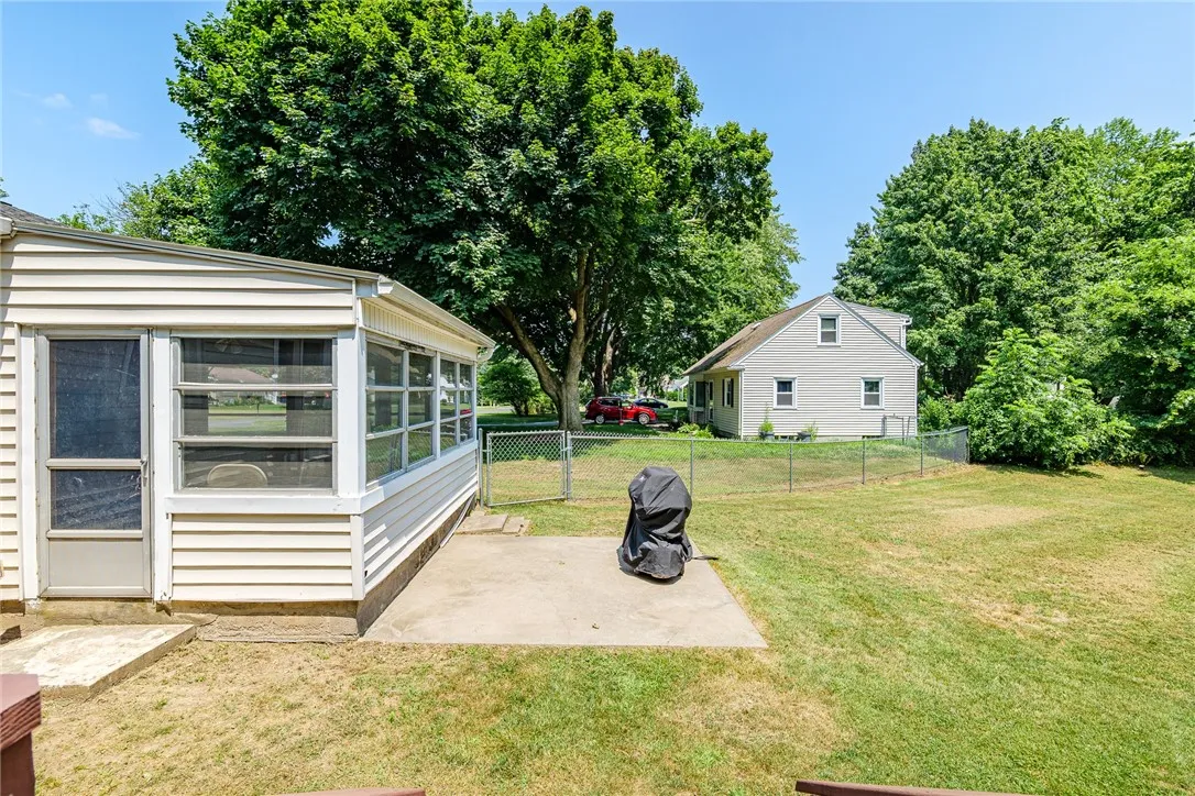 838 Chestnut Bend, Webster, New York 14580, Webster, New York 14580, 3 Bedrooms Bedrooms, 7 Rooms Rooms,2 BathroomsBathrooms,Residential,For Sale,838 Chestnut Bend, Webster, New York 14580,R1621186