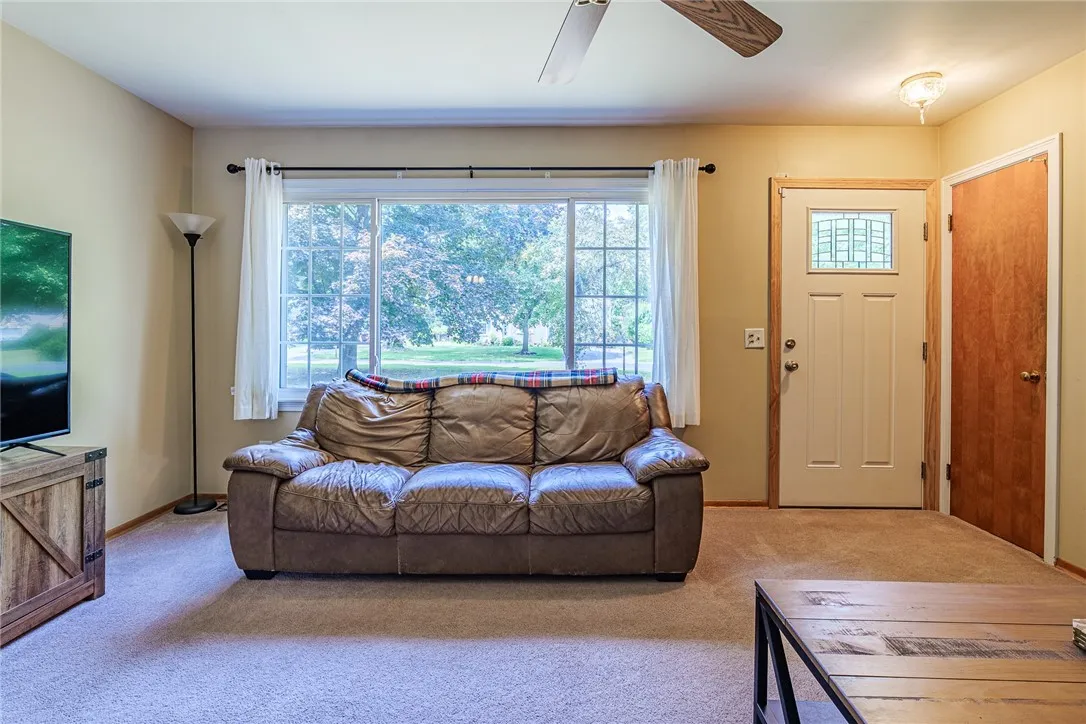 838 Chestnut Bend, Webster, New York 14580, Webster, New York 14580, 3 Bedrooms Bedrooms, 7 Rooms Rooms,2 BathroomsBathrooms,Residential,For Sale,838 Chestnut Bend, Webster, New York 14580,R1621186