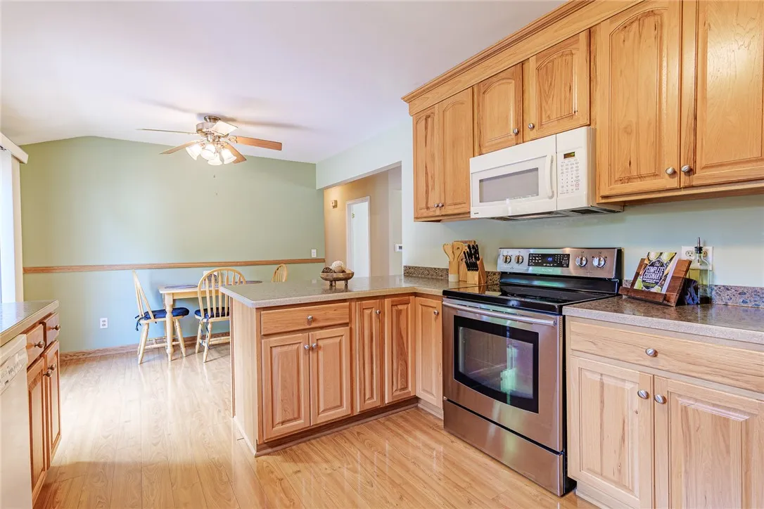 838 Chestnut Bend, Webster, New York 14580, Webster, New York 14580, 3 Bedrooms Bedrooms, 7 Rooms Rooms,2 BathroomsBathrooms,Residential,For Sale,838 Chestnut Bend, Webster, New York 14580,R1621186