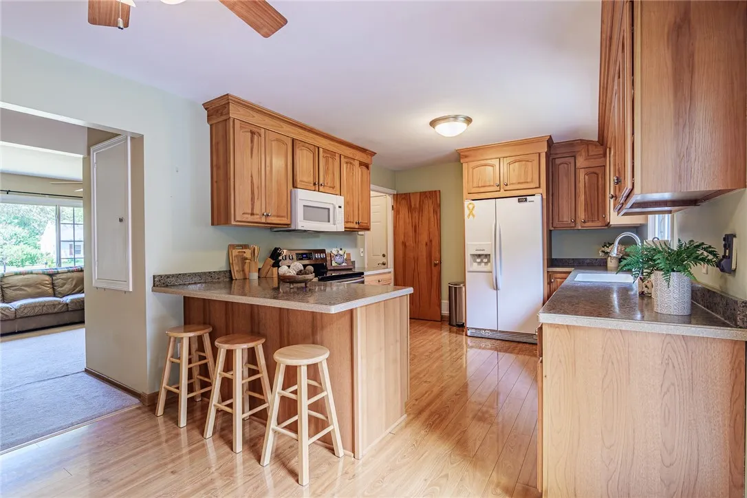 838 Chestnut Bend, Webster, New York 14580, Webster, New York 14580, 3 Bedrooms Bedrooms, 7 Rooms Rooms,2 BathroomsBathrooms,Residential,For Sale,838 Chestnut Bend, Webster, New York 14580,R1621186