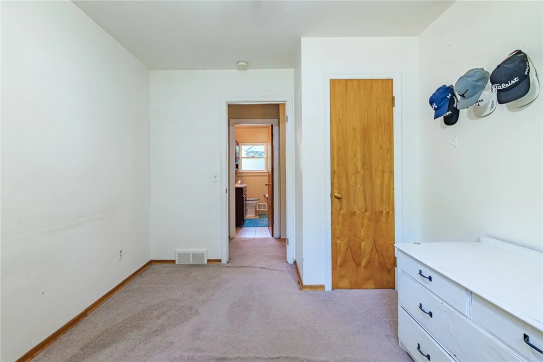 838 Chestnut Bend, Webster, New York 14580, Webster, New York 14580, 3 Bedrooms Bedrooms, 7 Rooms Rooms,2 BathroomsBathrooms,Residential,For Sale,838 Chestnut Bend, Webster, New York 14580,R1621186