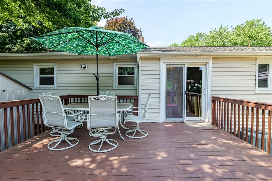 838 Chestnut Bend, Webster, New York 14580, Webster, New York 14580, 3 Bedrooms Bedrooms, 7 Rooms Rooms,2 BathroomsBathrooms,Residential,For Sale,838 Chestnut Bend, Webster, New York 14580,R1621186