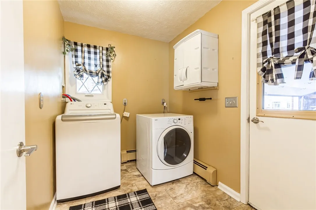 226 North Pearl Street, Canandaigua City, New York, Canandaigua City, New York 14424, 3 Bedrooms Bedrooms, 7 Rooms Rooms,1 BathroomBathrooms,Residential,For Sale,226 North Pearl Street, Canandaigua City, New York,R1621534