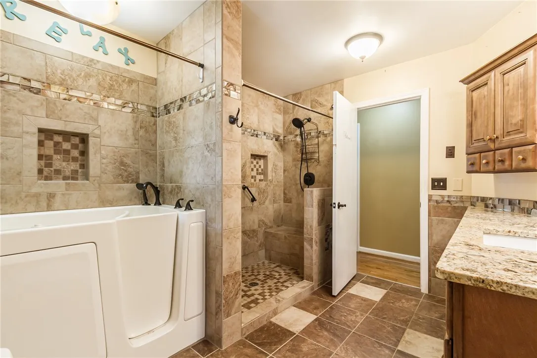 226 North Pearl Street, Canandaigua City, New York, Canandaigua City, New York 14424, 3 Bedrooms Bedrooms, 7 Rooms Rooms,1 BathroomBathrooms,Residential,For Sale,226 North Pearl Street, Canandaigua City, New York,R1621534