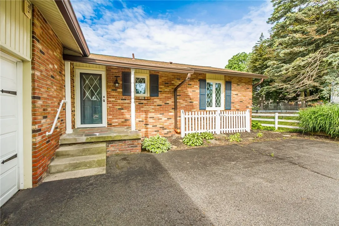 226 North Pearl Street, Canandaigua City, New York, Canandaigua City, New York 14424, 3 Bedrooms Bedrooms, 7 Rooms Rooms,1 BathroomBathrooms,Residential,For Sale,226 North Pearl Street, Canandaigua City, New York,R1621534