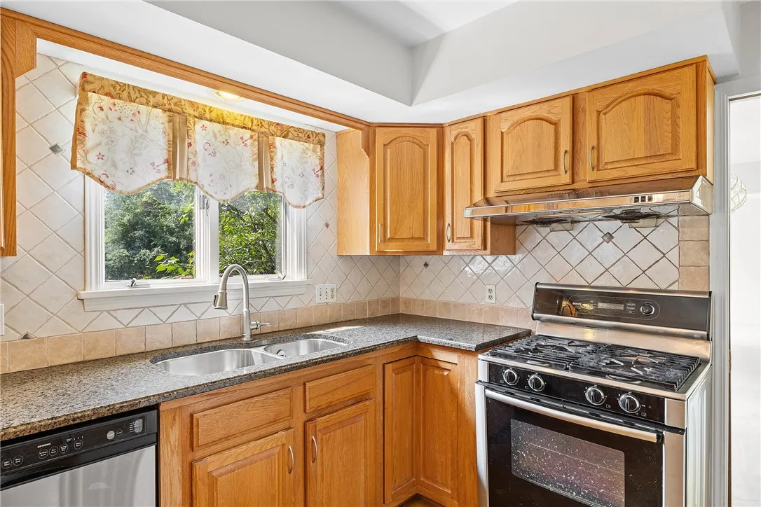 399 French Road, Pittsford, New York 14618, Pittsford, New York 14618, 4 Bedrooms Bedrooms, 9 Rooms Rooms,2 BathroomsBathrooms,Residential,For Sale,399 French Road, Pittsford, New York 14618,R1620579