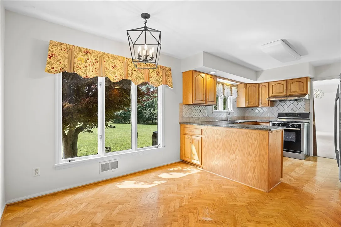 399 French Road, Pittsford, New York 14618, Pittsford, New York 14618, 4 Bedrooms Bedrooms, 9 Rooms Rooms,2 BathroomsBathrooms,Residential,For Sale,399 French Road, Pittsford, New York 14618,R1620579
