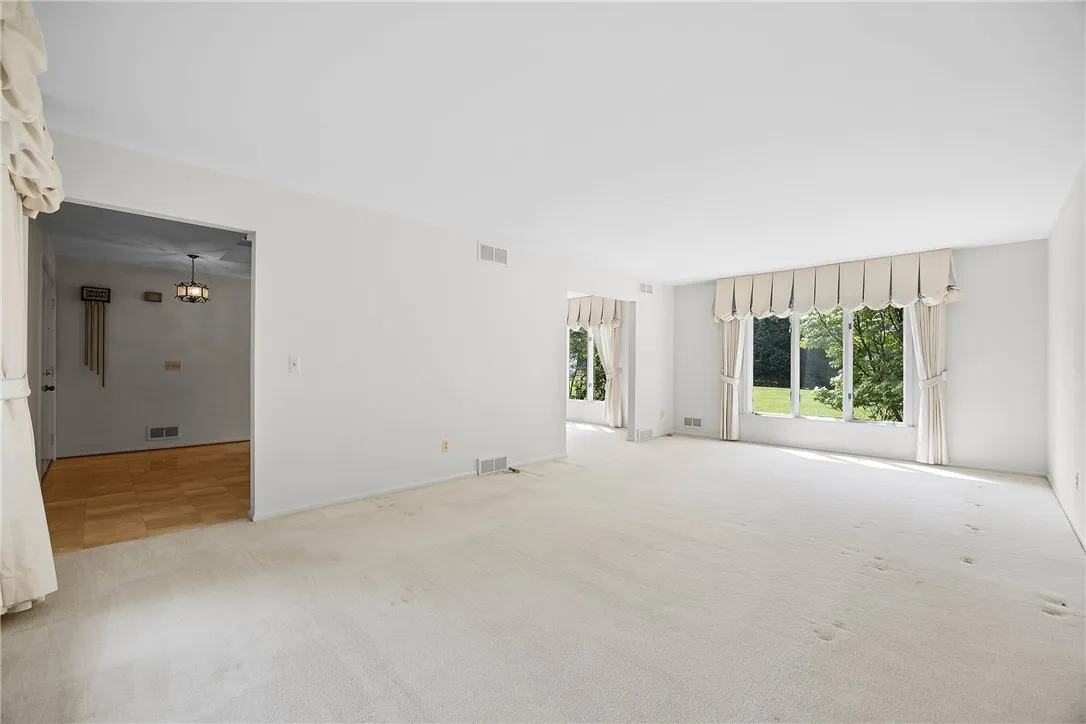 399 French Road, Pittsford, New York 14618, Pittsford, New York 14618, 4 Bedrooms Bedrooms, 9 Rooms Rooms,2 BathroomsBathrooms,Residential,For Sale,399 French Road, Pittsford, New York 14618,R1620579