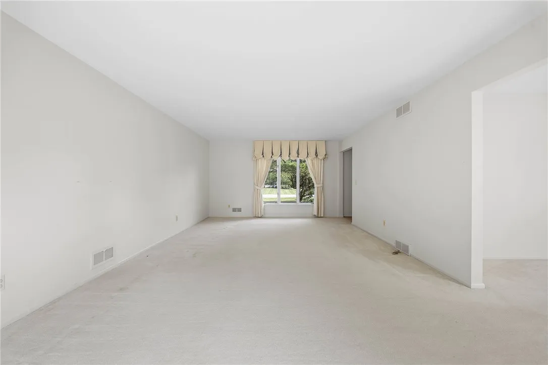 399 French Road, Pittsford, New York 14618, Pittsford, New York 14618, 4 Bedrooms Bedrooms, 9 Rooms Rooms,2 BathroomsBathrooms,Residential,For Sale,399 French Road, Pittsford, New York 14618,R1620579