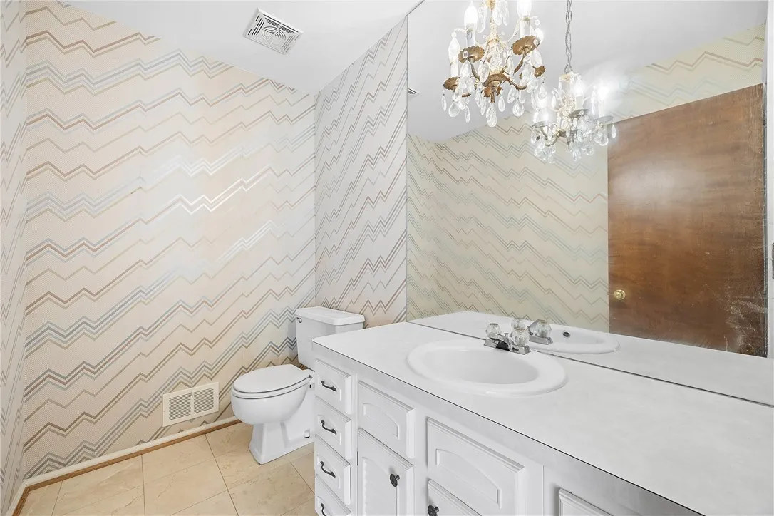 399 French Road, Pittsford, New York 14618, Pittsford, New York 14618, 4 Bedrooms Bedrooms, 9 Rooms Rooms,2 BathroomsBathrooms,Residential,For Sale,399 French Road, Pittsford, New York 14618,R1620579